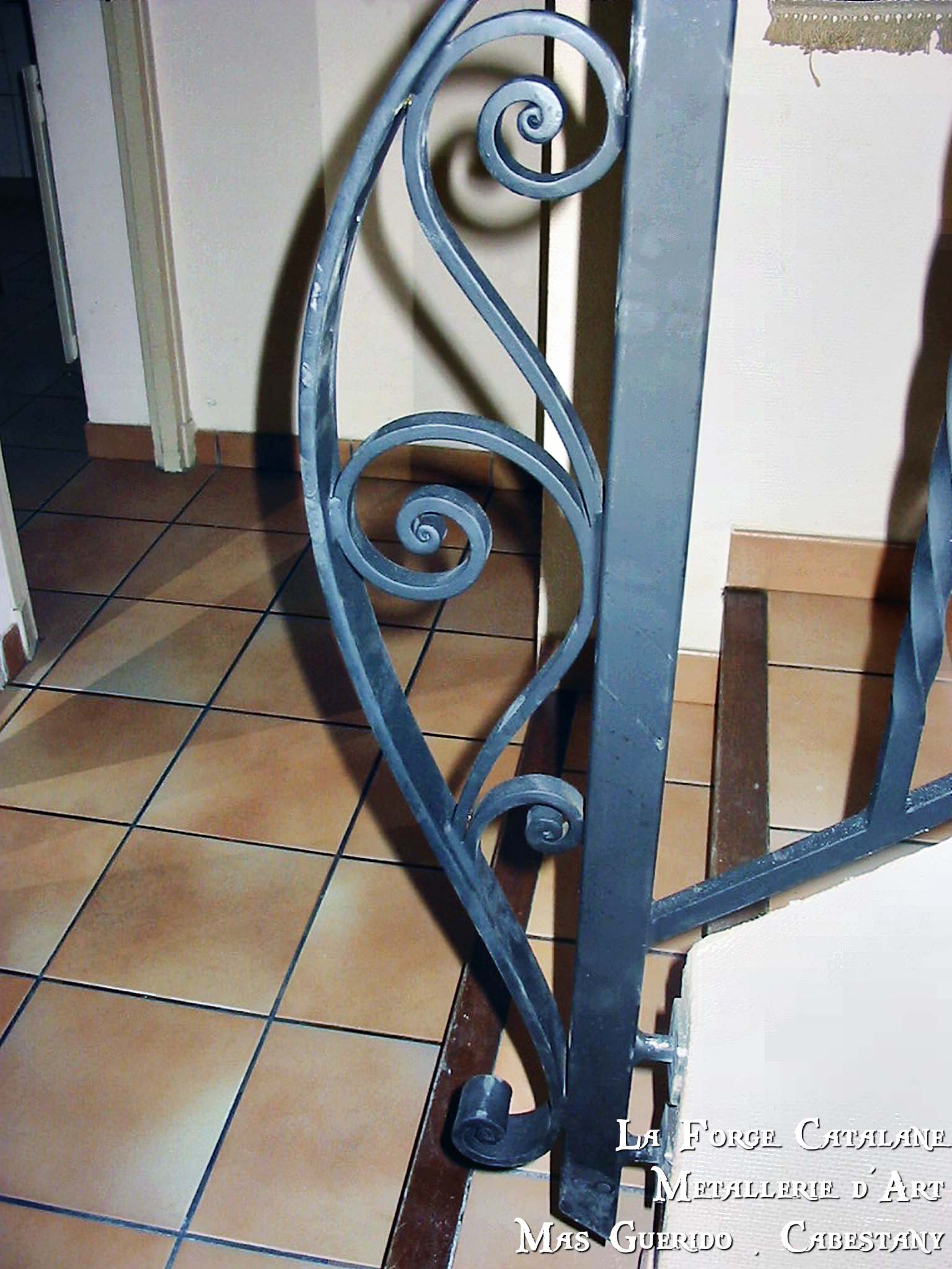 detail poteau rampant volutes forge catalane.jpg